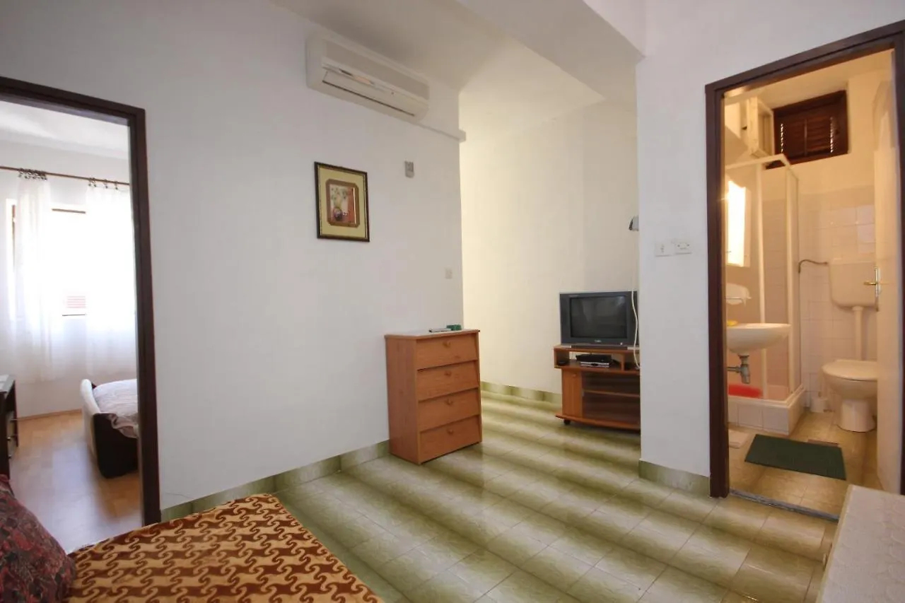 Apartment Savar 8079A Brbinj 0*,  クロアチア