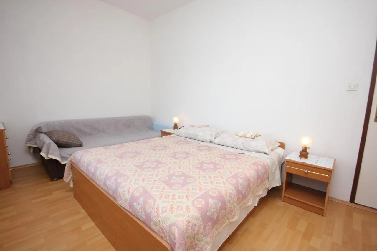 Apartment Savar 8079A Brbinj クロアチア